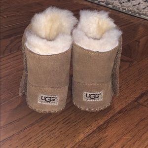 Baby tan Ugg’s 0-6 months unisex
